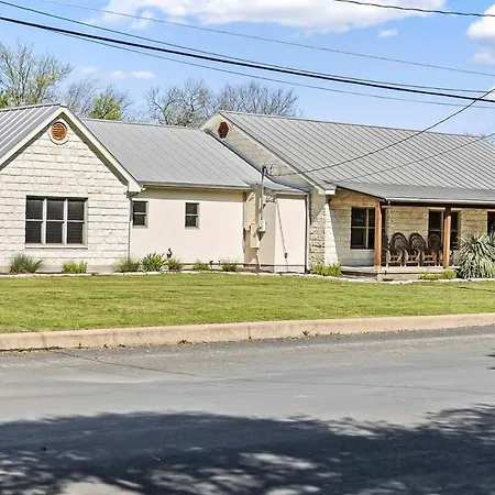 4 Bedroom Close To Downtown Hot Tub-Pool